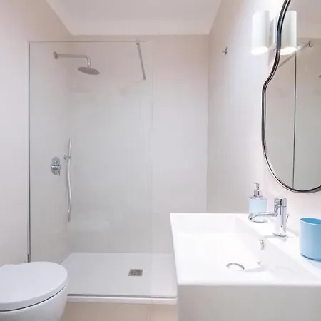 Maison Blaesia - Beachfront Modern Sea Loft * בארי