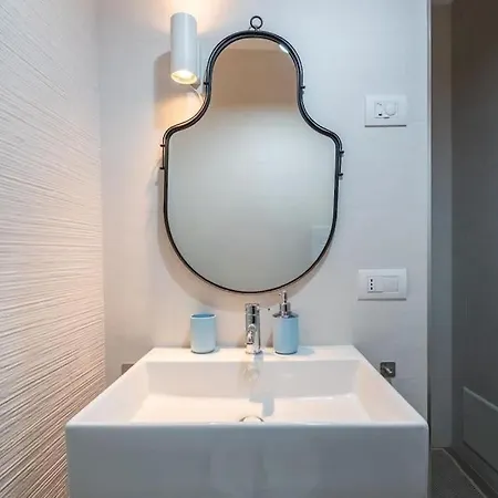 Maison Blaesia - Beachfront Modern Sea Loft * בארי