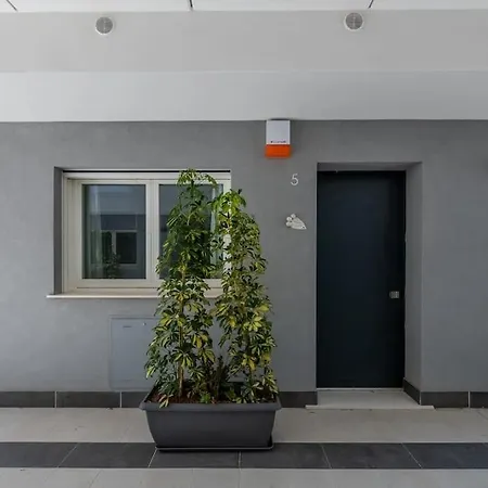 Maison Blaesia - Beachfront Modern Sea Loft דירה בארי