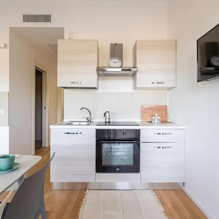Maison Blaesia - Beachfront Modern Sea Loft * בארי