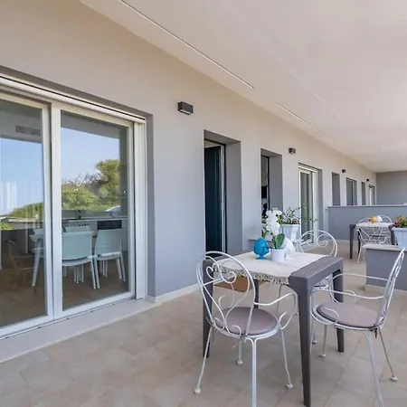 Maison Blaesia - Beachfront Modern Sea Loft Daire *